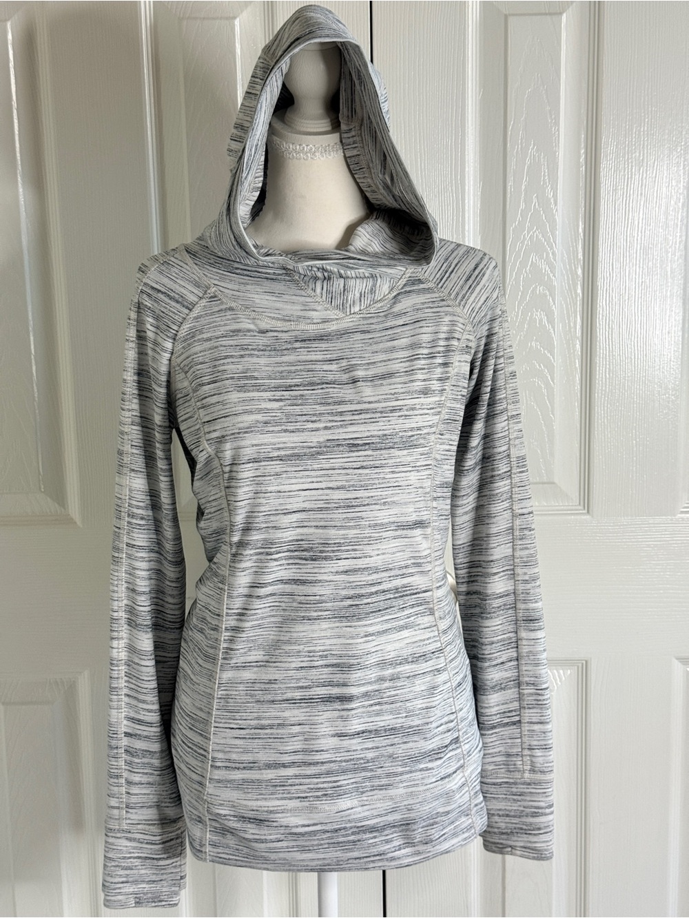 Lululemon Think Fast Hoodie Space Dye Camo White Silver Spoon Size 6 EUC